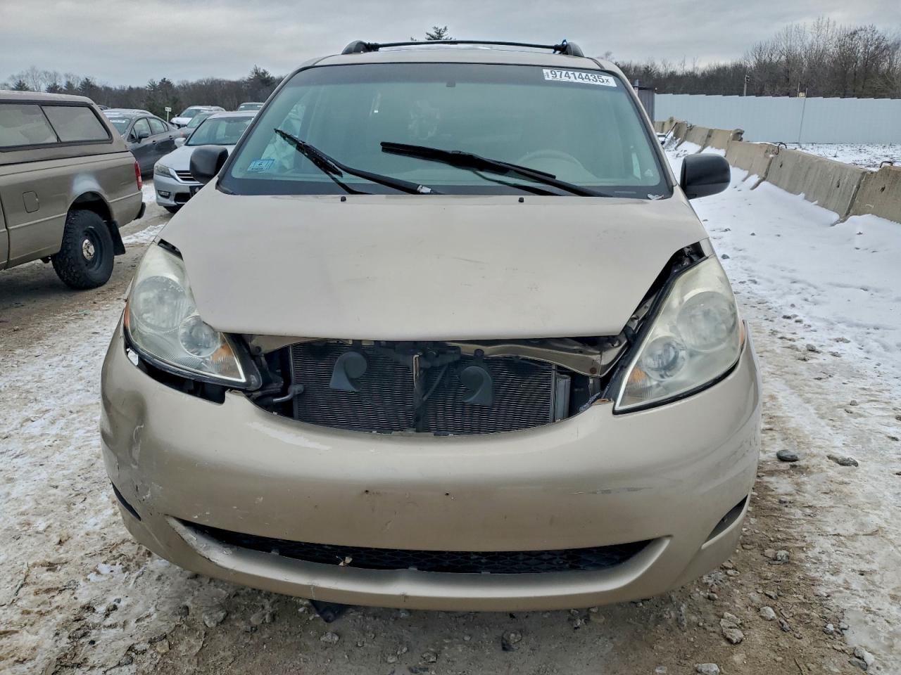 2009 TOYOTA SIENNA CE photo 5