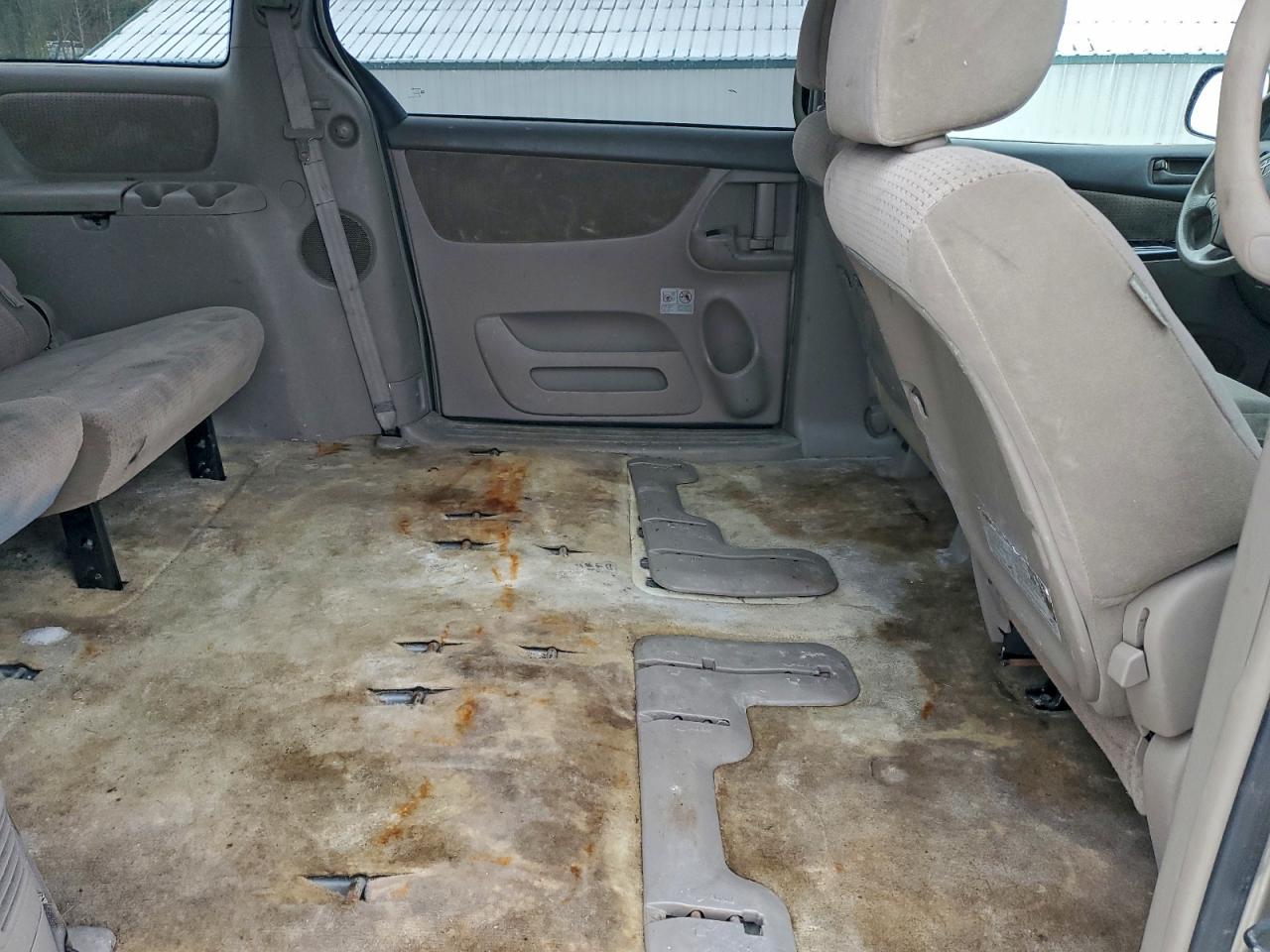 2009 TOYOTA SIENNA CE photo 11