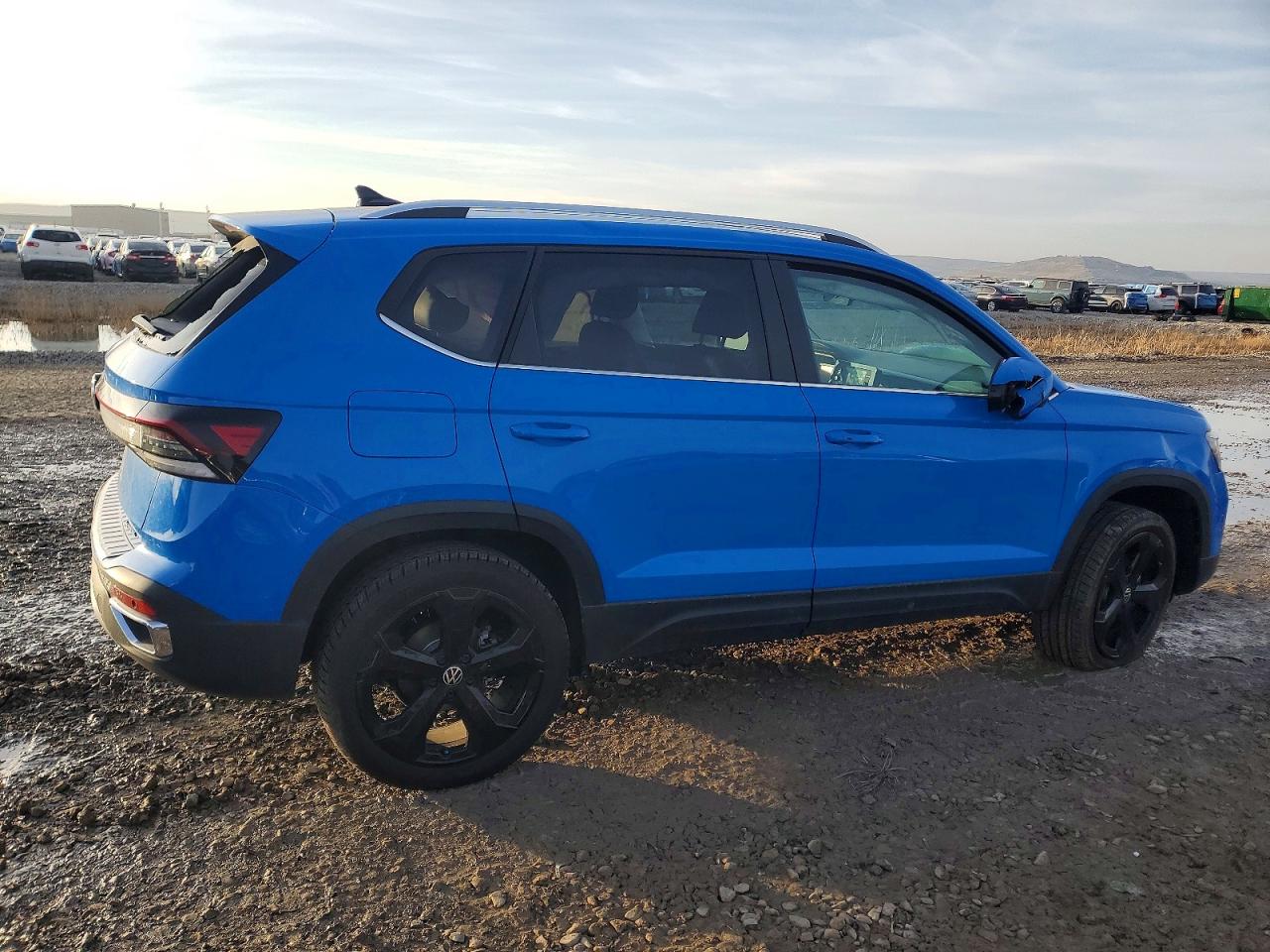 2025 VOLKSWAGEN TAOS SEL photo 5