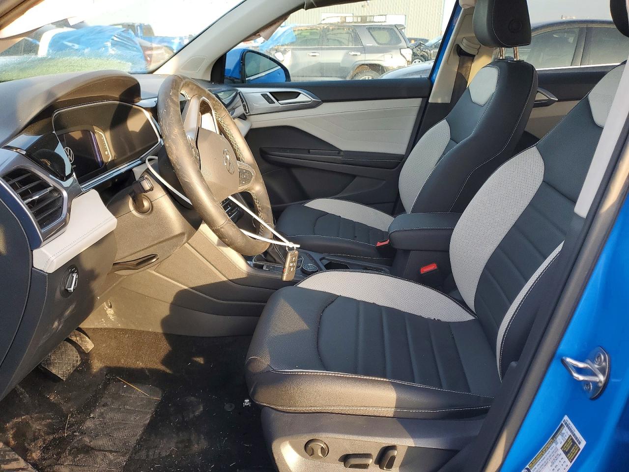 2025 VOLKSWAGEN TAOS SEL photo 13