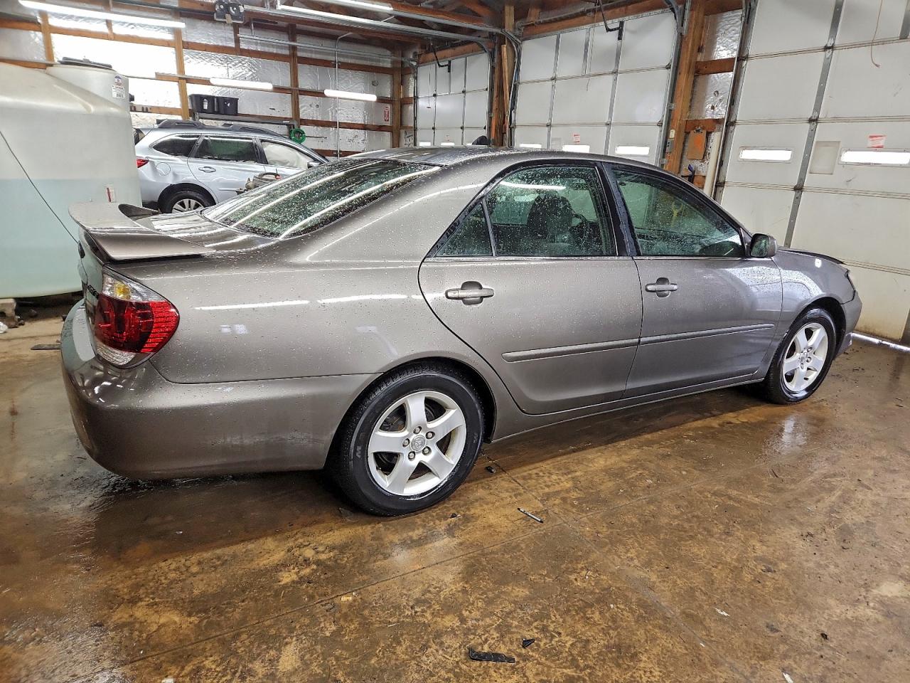 2005 TOYOTA CAMRY LE photo 3