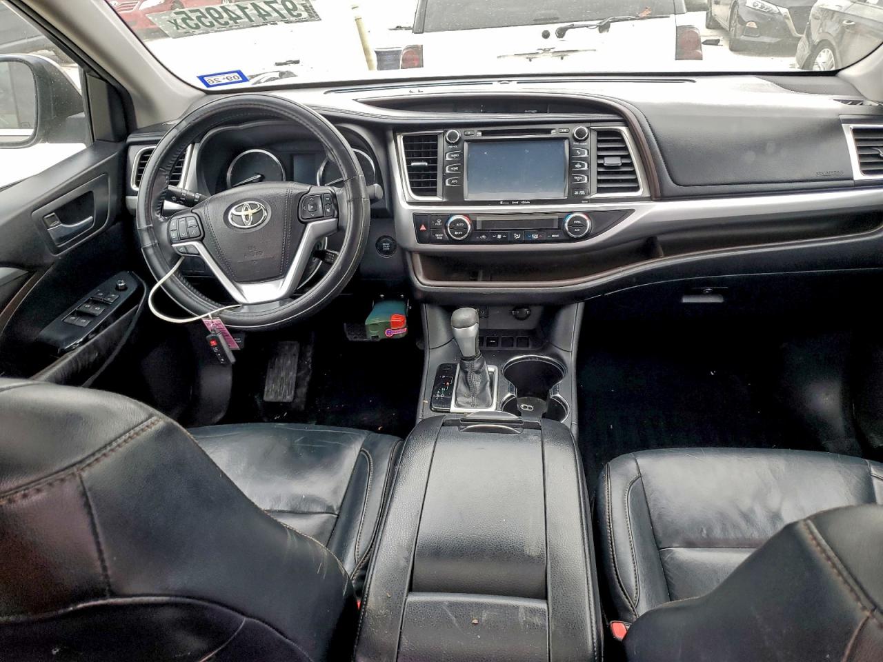 2016 TOYOTA HIGHLANDER XLE photo 8