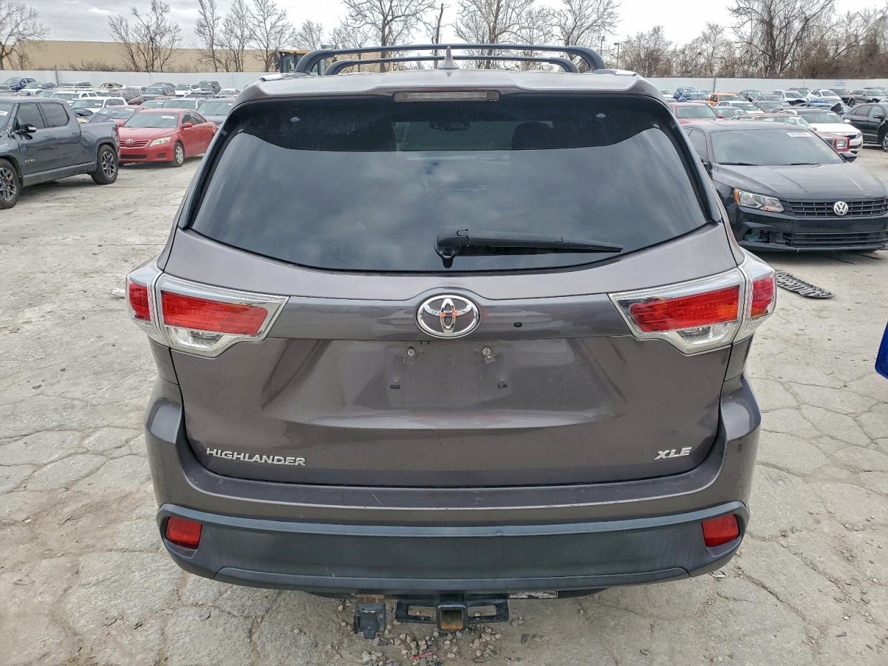 2016 TOYOTA HIGHLANDER XLE photo 6