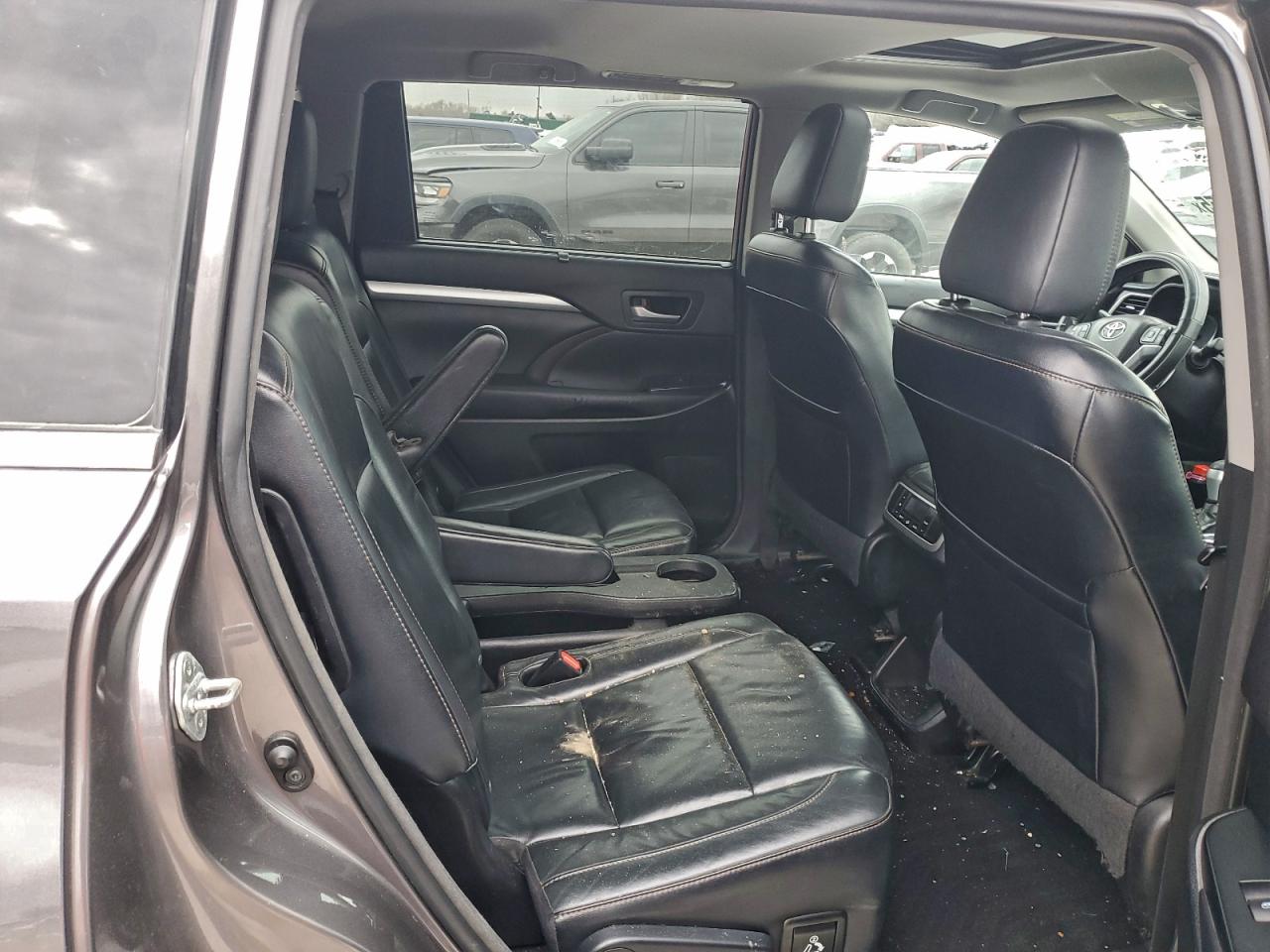 2016 TOYOTA HIGHLANDER XLE photo 10