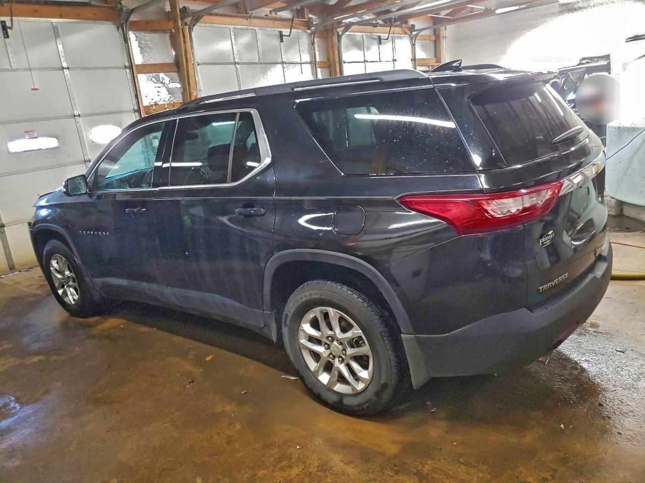 2019 CHEVROLET TRAVERSE LT photo 2