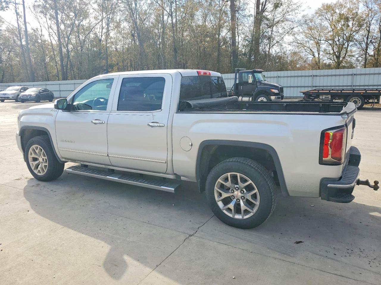 2017 GMC SIERRA K1500 SLT photo 2