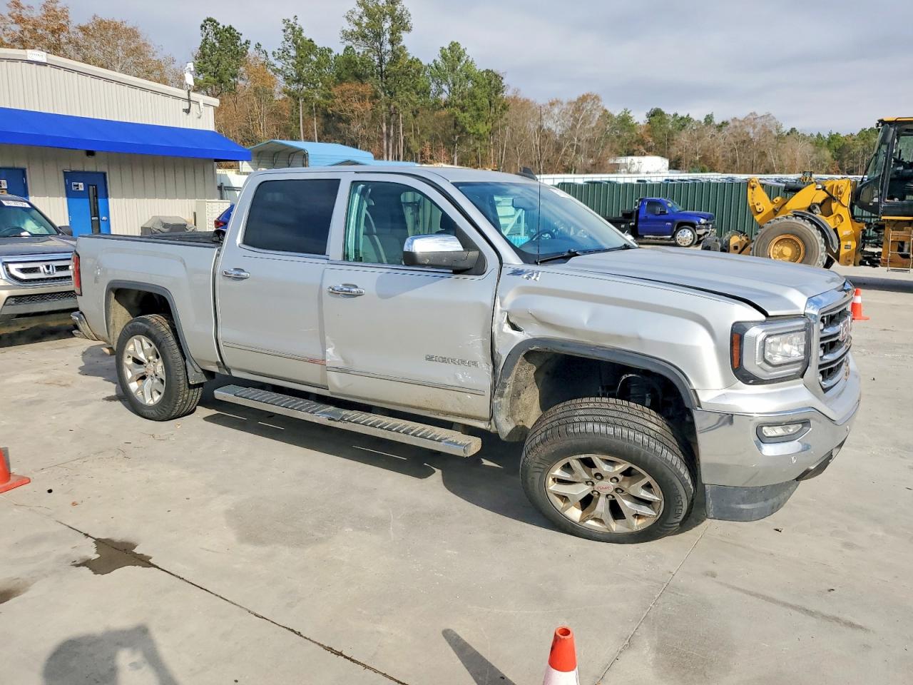 2017 GMC SIERRA K1500 SLT photo 4