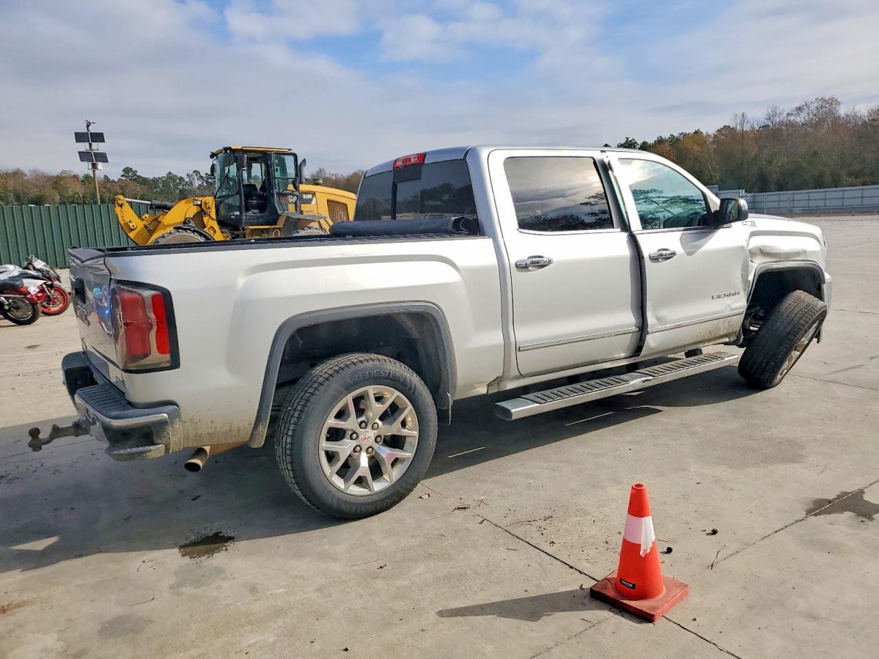 2017 GMC SIERRA K1500 SLT photo 3