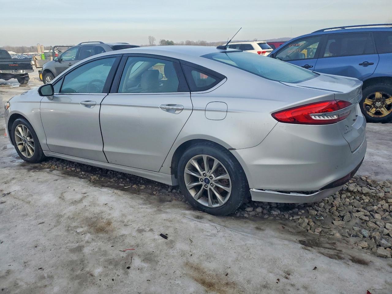 2017 FORD FUSION SE photo 2