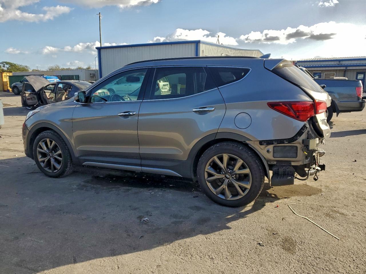 2017 HYUNDAI SANTA FE SPORT photo 2