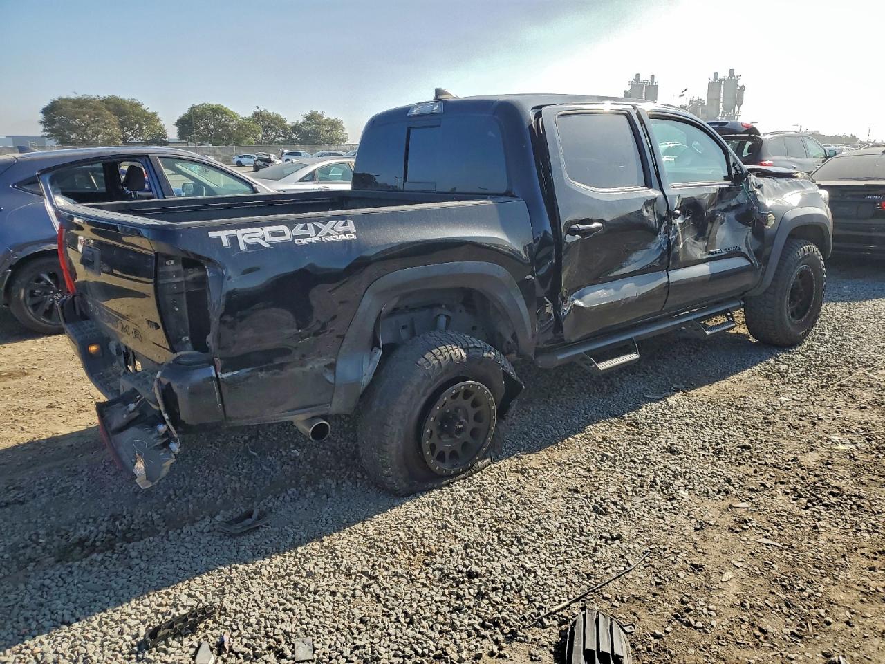 2019 TOYOTA TACOMA DOUBLE CAB photo 3