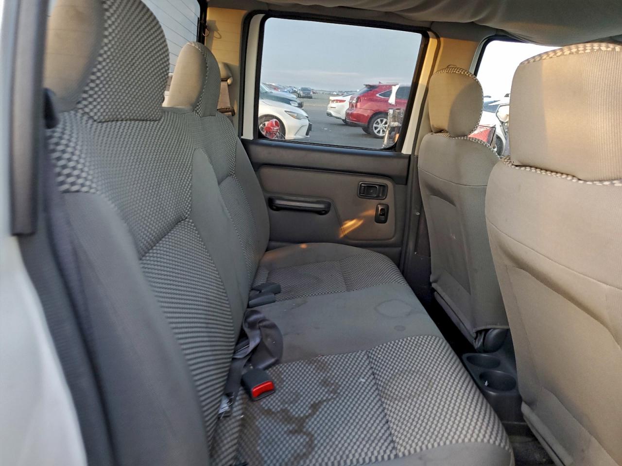 2001 NISSAN FRONTIER CREW CAB XE photo 10