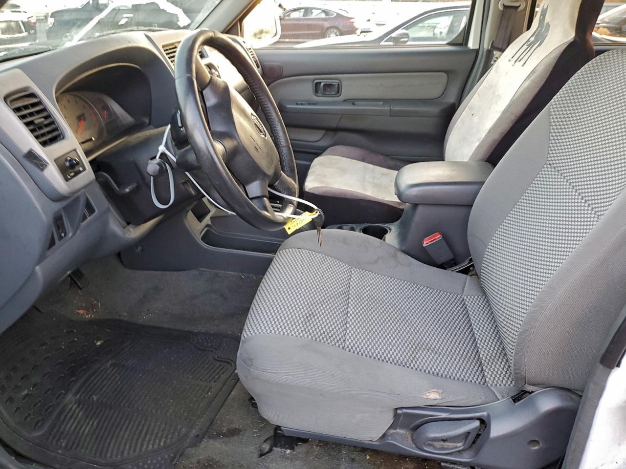 2001 NISSAN FRONTIER CREW CAB XE photo 7