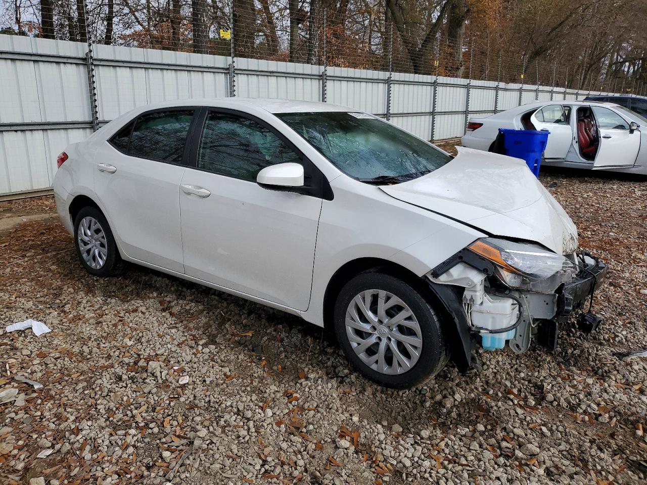 2017 TOYOTA COROLLA L photo 4