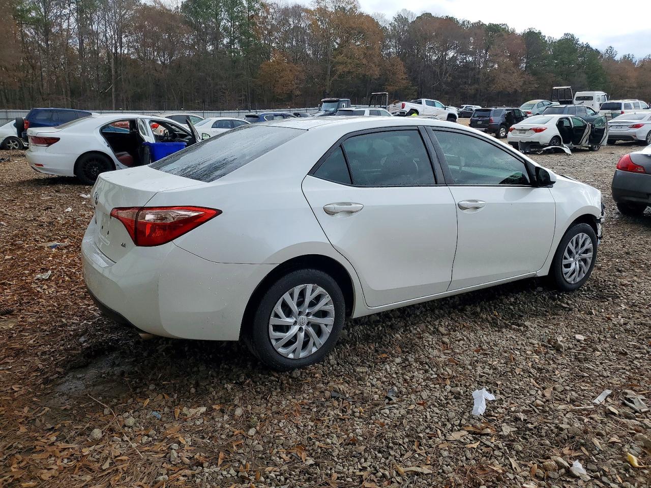 2017 TOYOTA COROLLA L photo 3