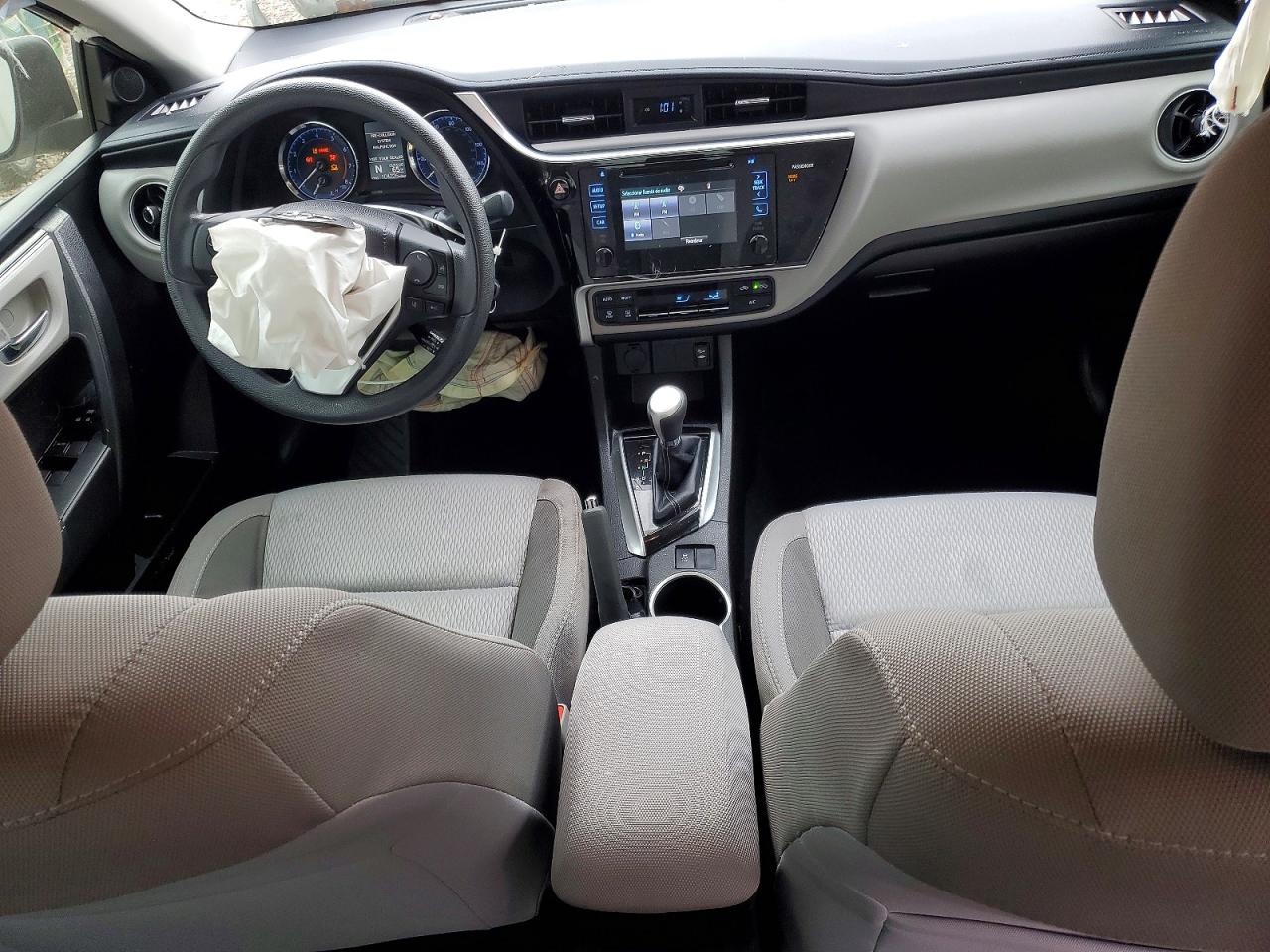 2017 TOYOTA COROLLA L photo 8
