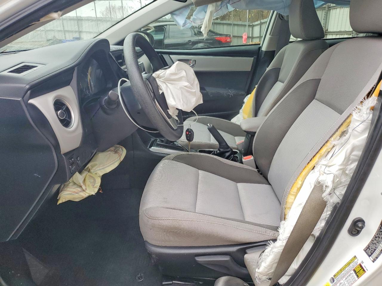 2017 TOYOTA COROLLA L photo 7