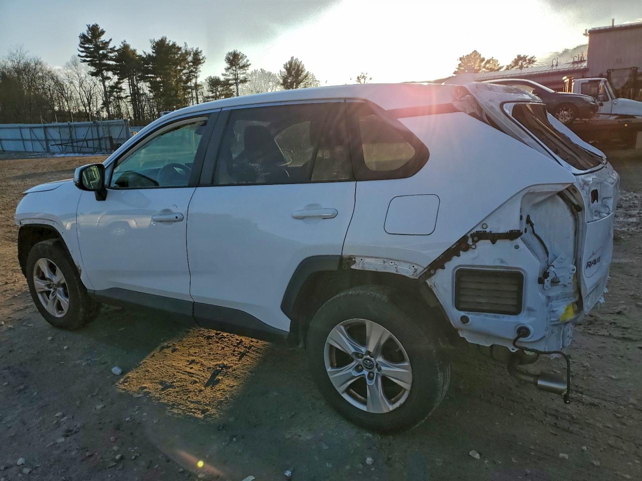 2019 TOYOTA RAV4 XLE photo 4