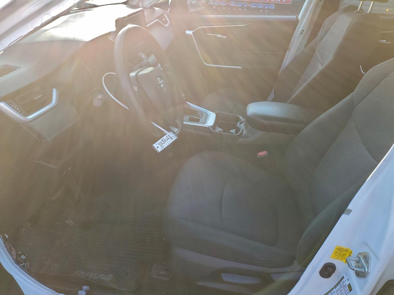 2019 TOYOTA RAV4 XLE photo 19