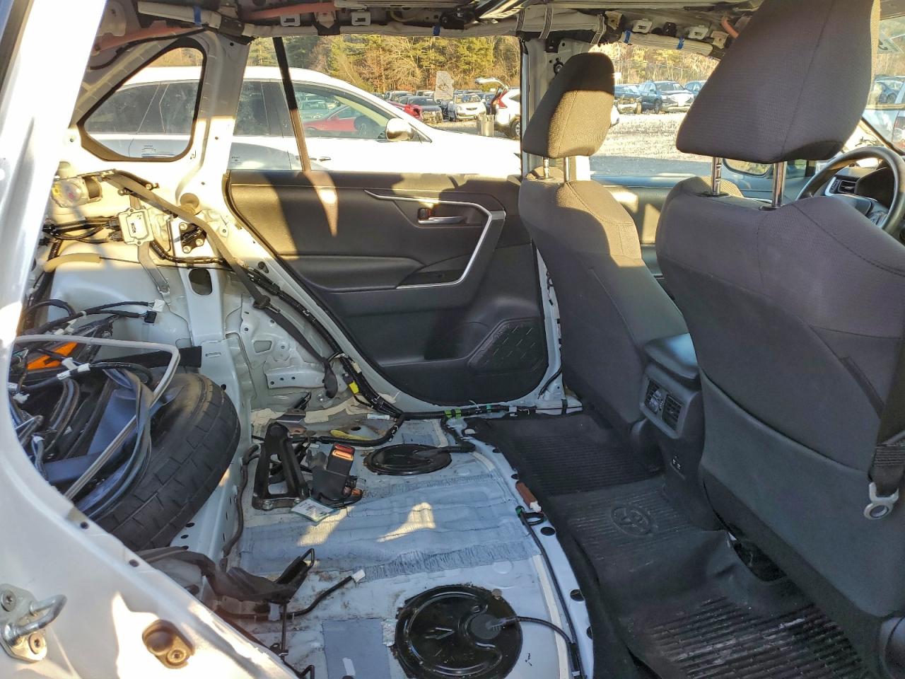 2019 TOYOTA RAV4 XLE photo 31