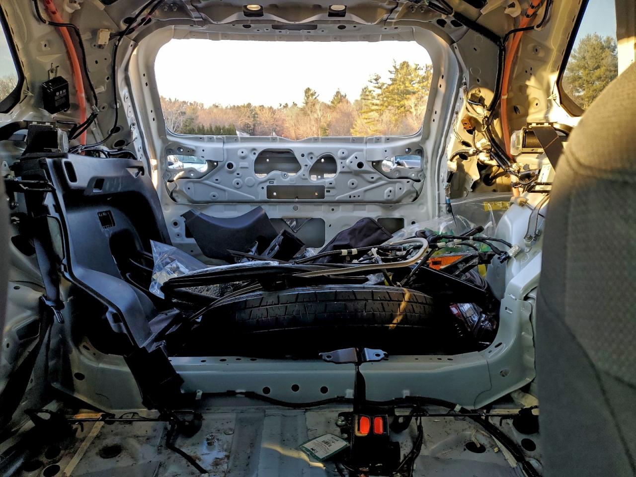 2019 TOYOTA RAV4 XLE photo 28