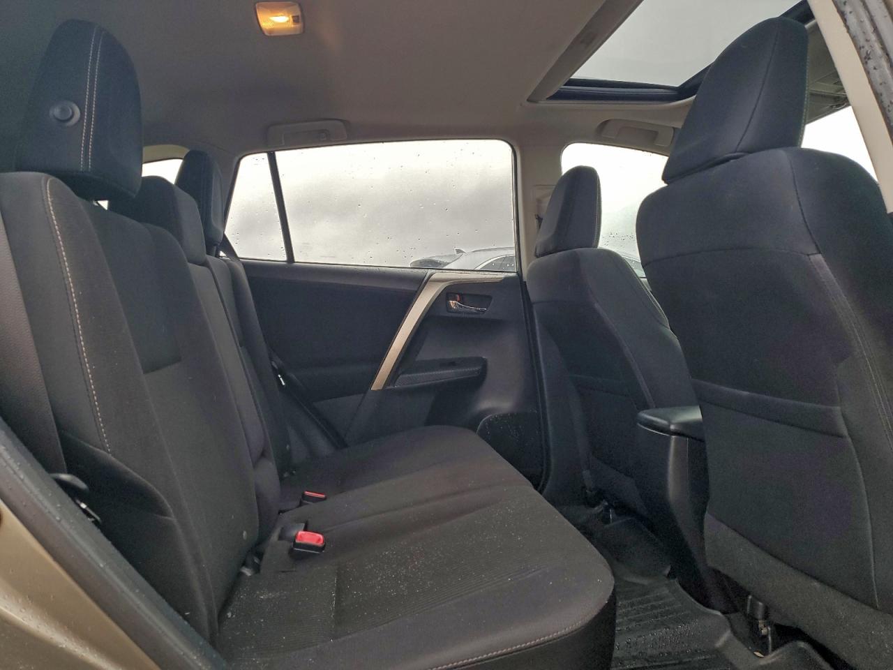 2015 TOYOTA RAV4 XLE photo 11