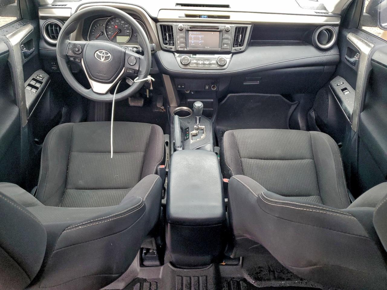 2015 TOYOTA RAV4 XLE photo 8