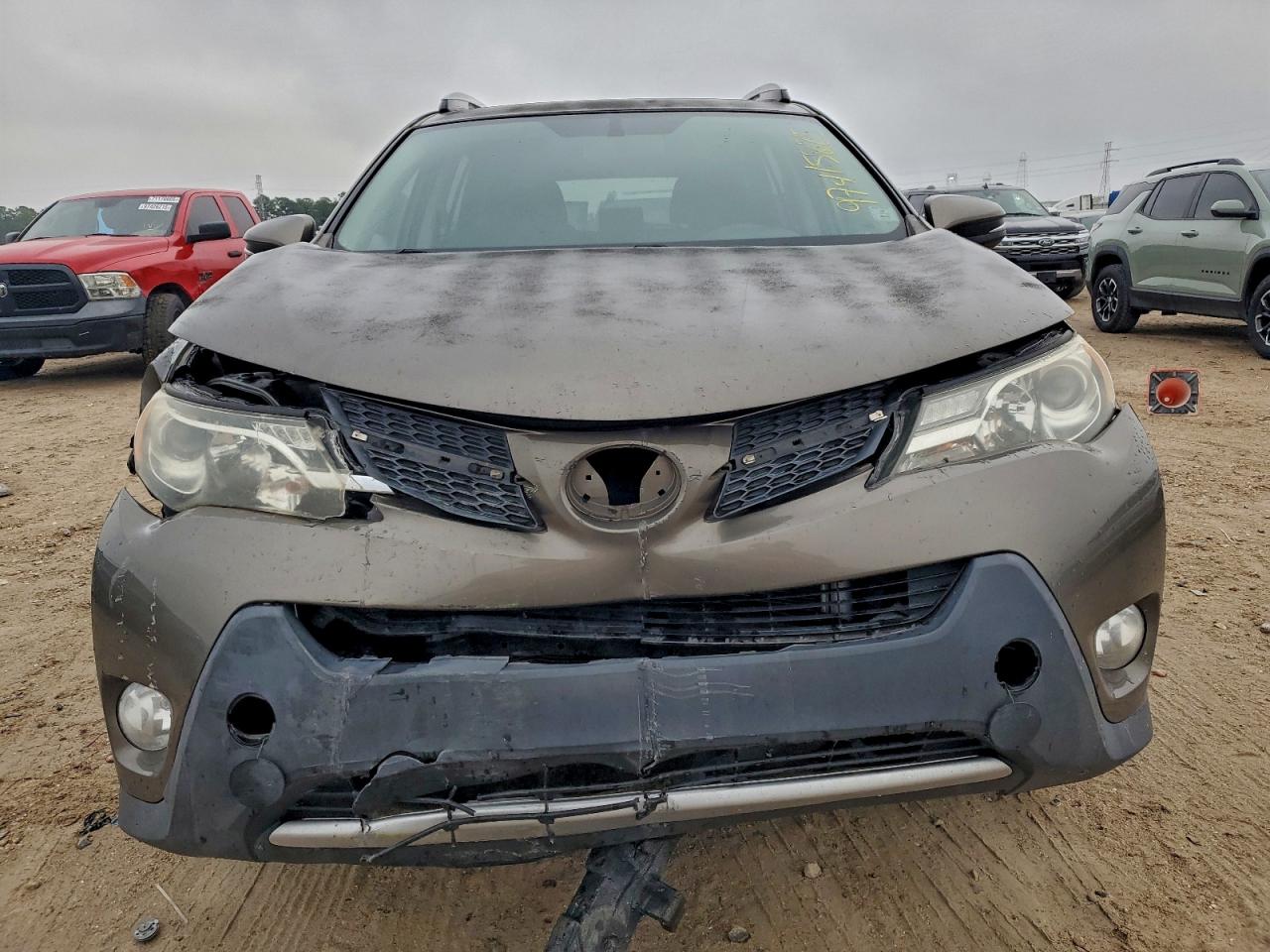 2015 TOYOTA RAV4 XLE photo 5