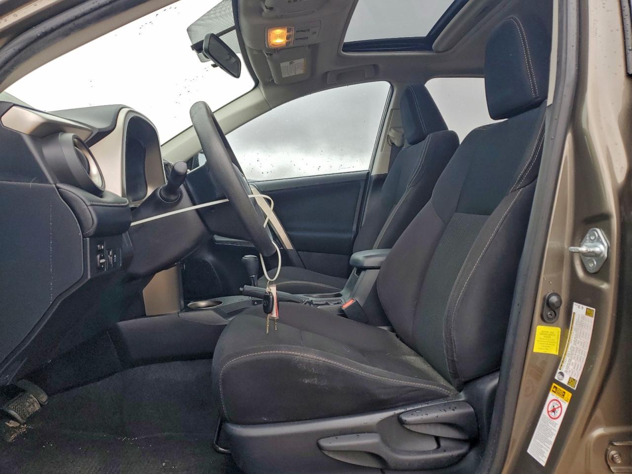 2015 TOYOTA RAV4 XLE photo 7