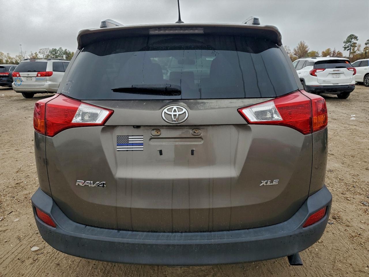 2015 TOYOTA RAV4 XLE photo 6