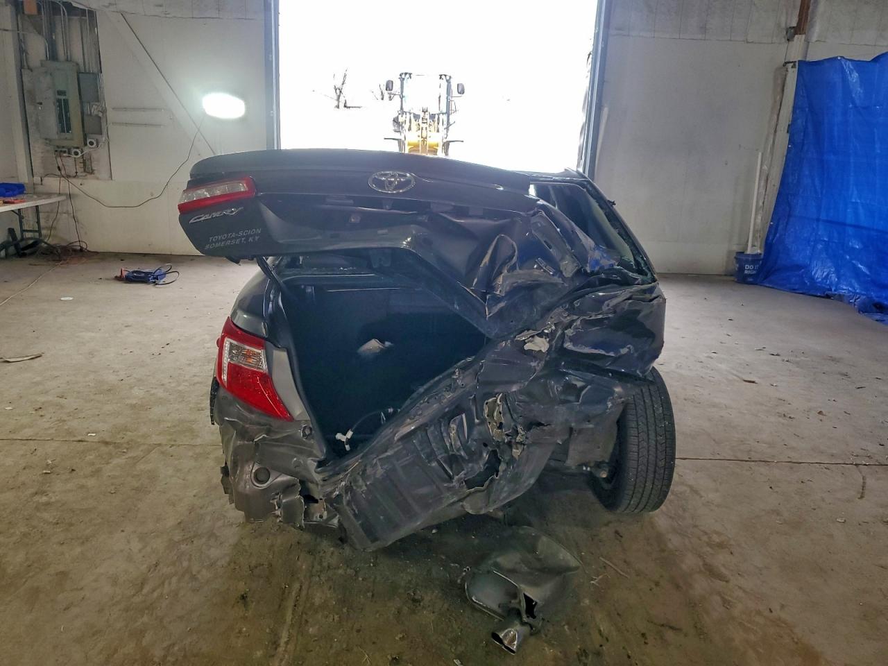 2014 TOYOTA CAMRY L photo 6