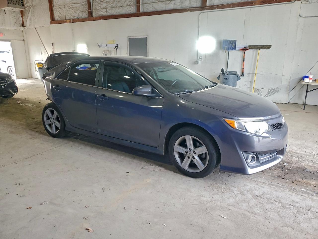 2014 TOYOTA CAMRY L photo 4
