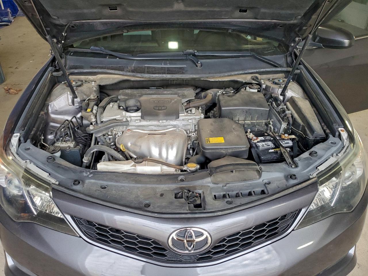 2014 TOYOTA CAMRY L photo 11
