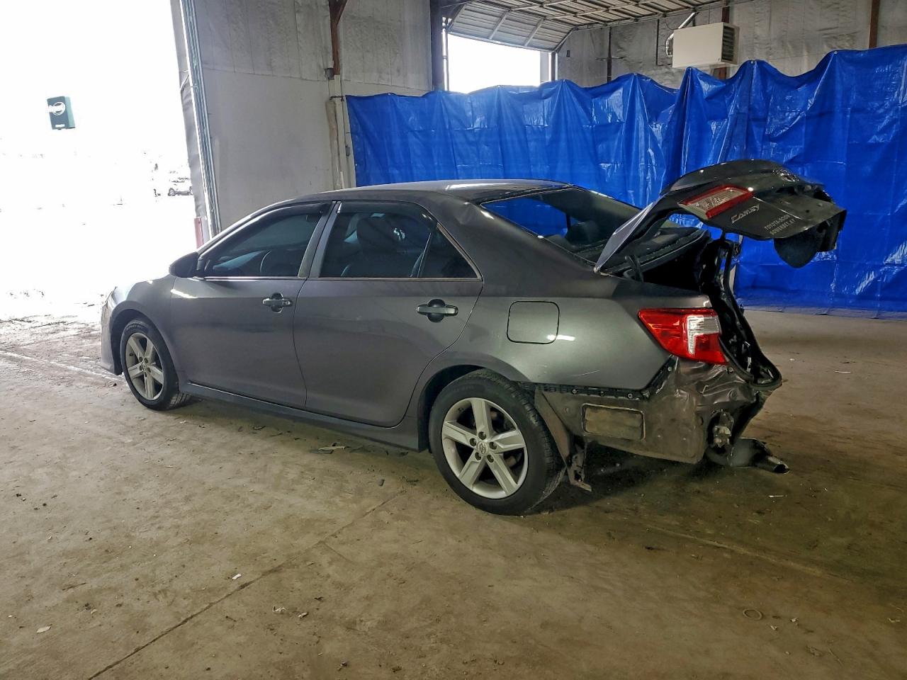 2014 TOYOTA CAMRY L photo 2