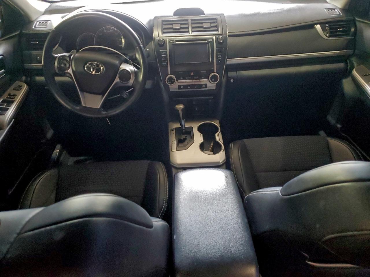 2014 TOYOTA CAMRY L photo 8