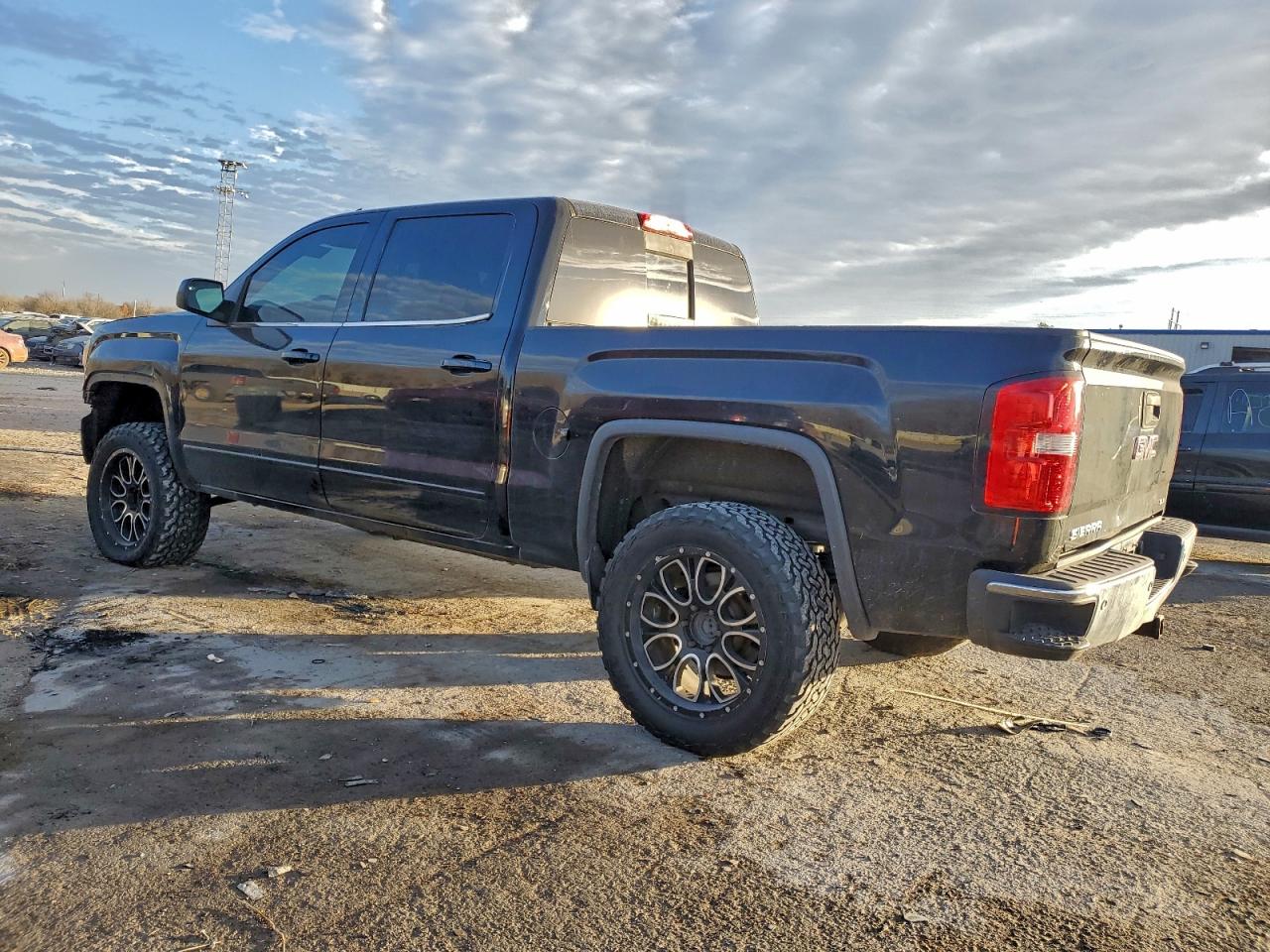 2015 GMC SIERRA C1500 SLE photo 2