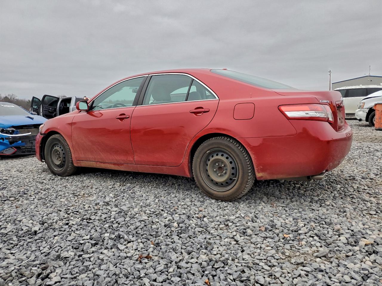 2010 TOYOTA CAMRY SE photo 4