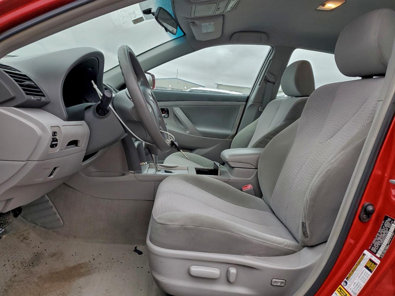 2010 TOYOTA CAMRY SE photo 19