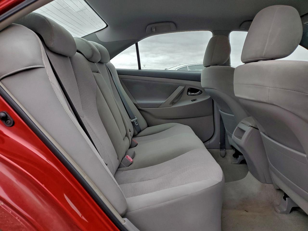 2010 TOYOTA CAMRY SE photo 28