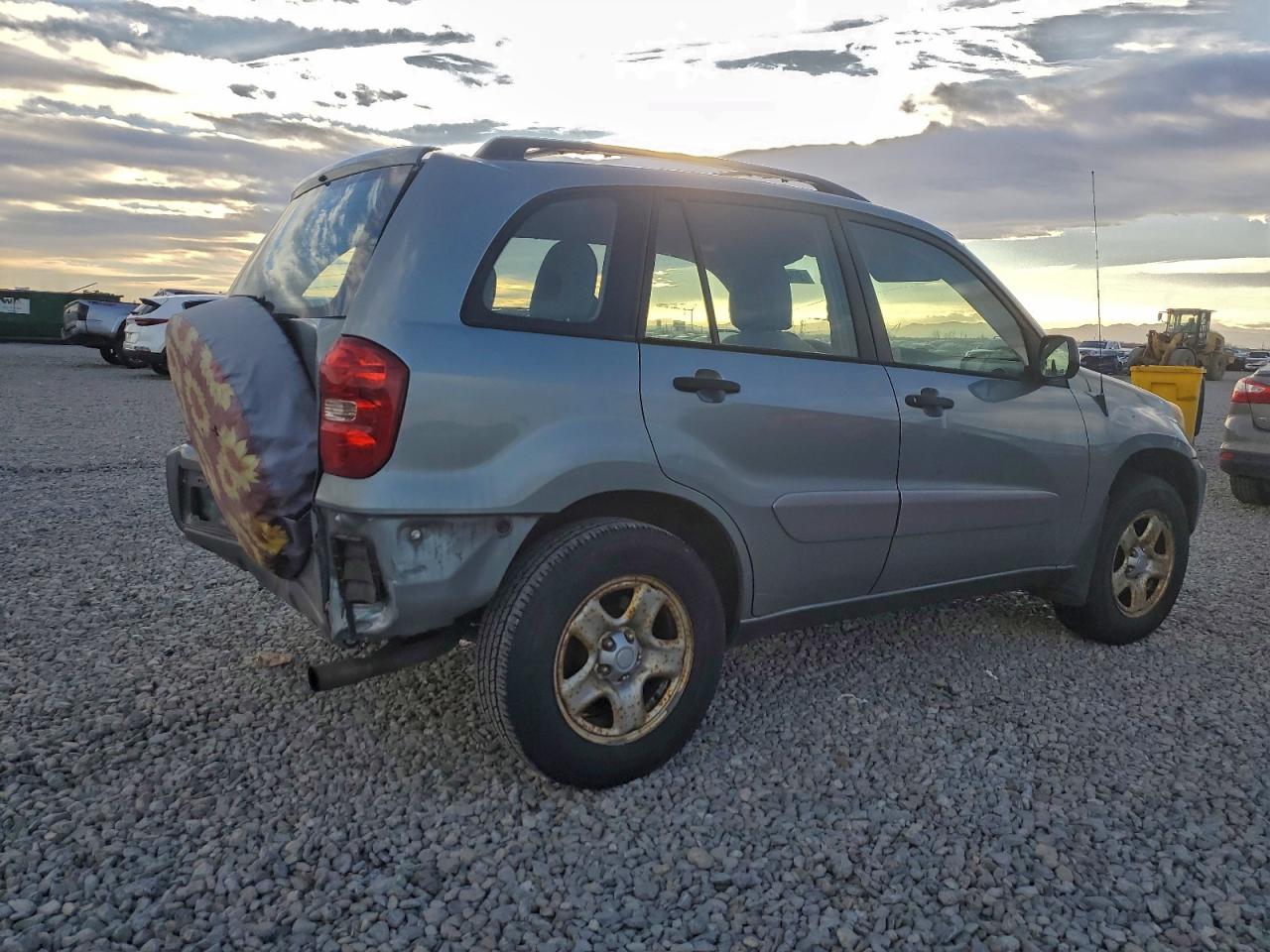 2004 TOYOTA RAV4 photo 3