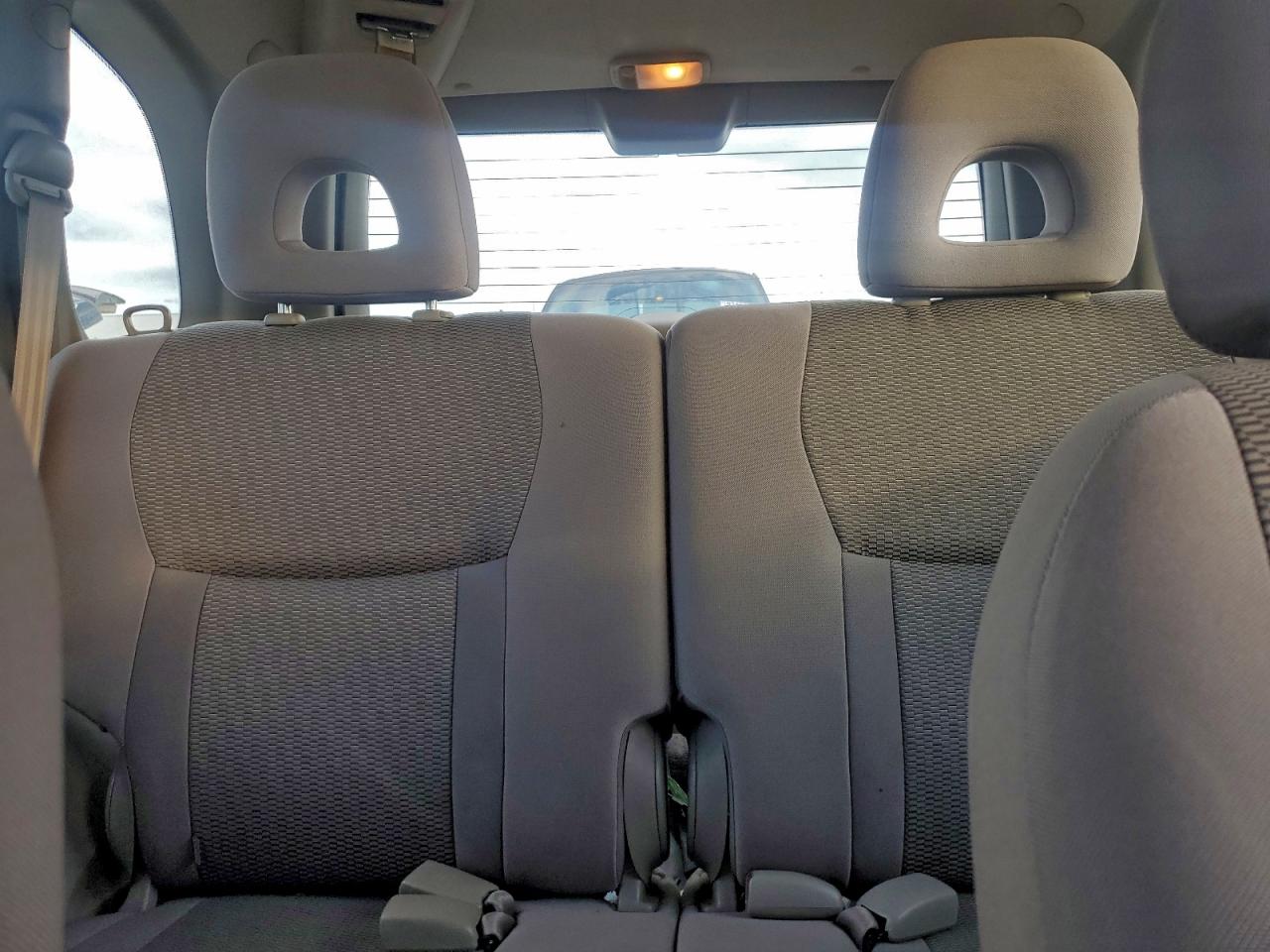 2004 TOYOTA RAV4 photo 10