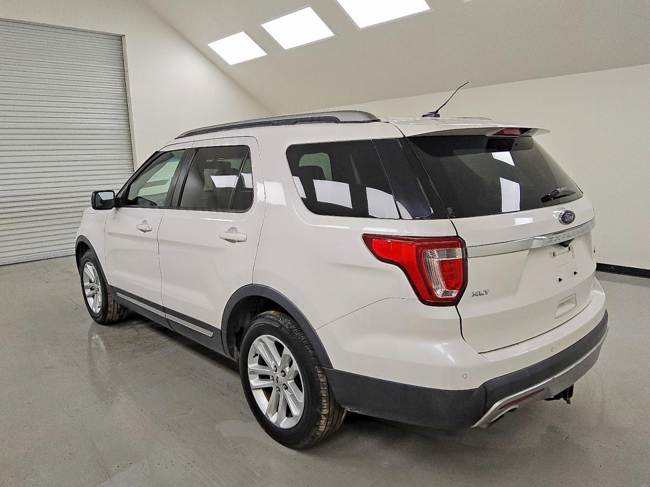 2017 FORD EXPLORER XLT photo 2