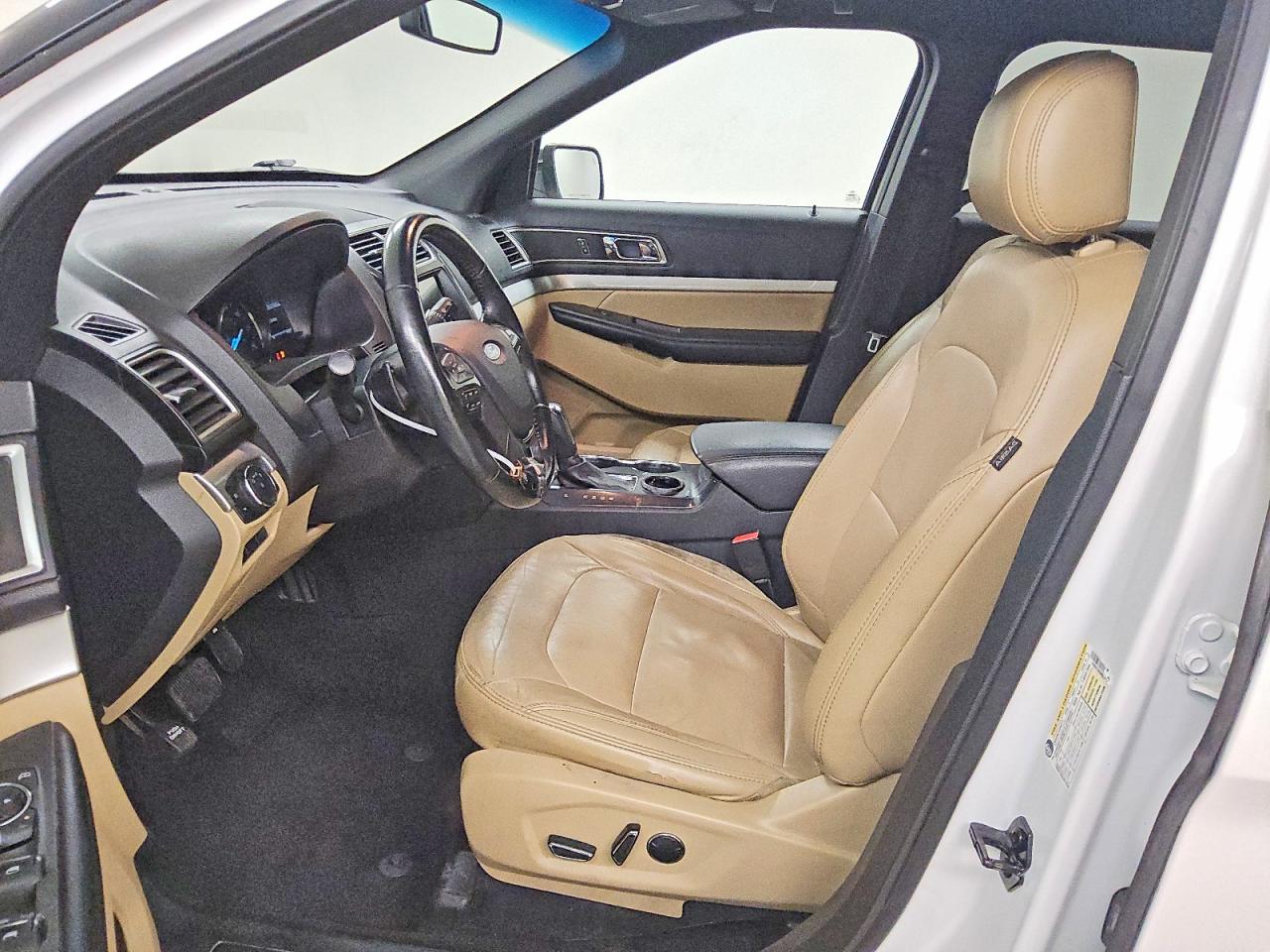 2017 FORD EXPLORER XLT photo 7