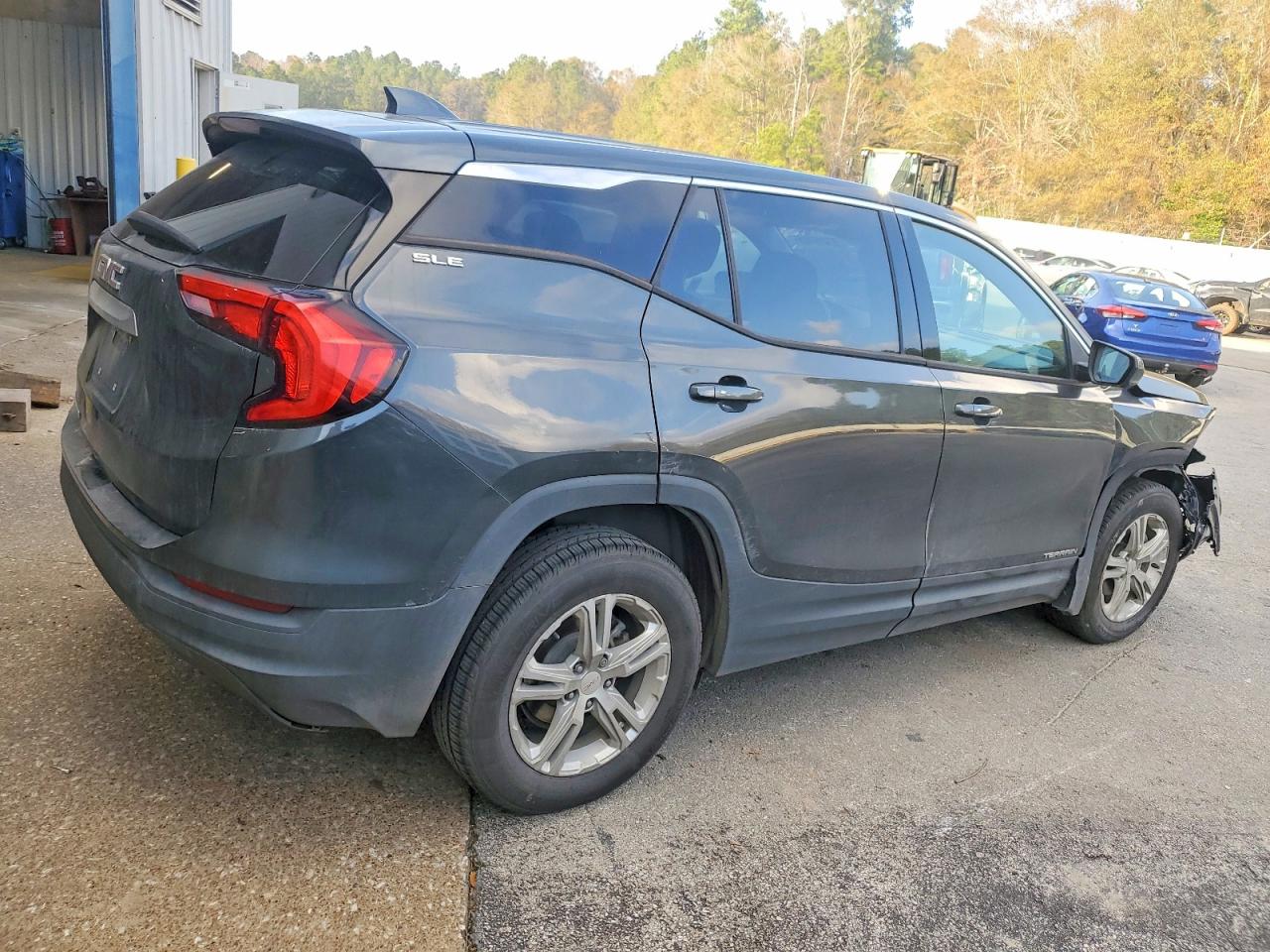 2018 GMC TERRAIN SLE photo 3