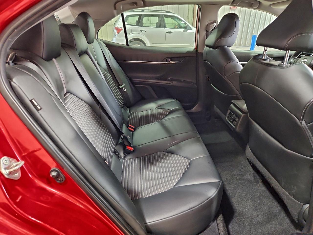 2020 TOYOTA CAMRY SE photo 28