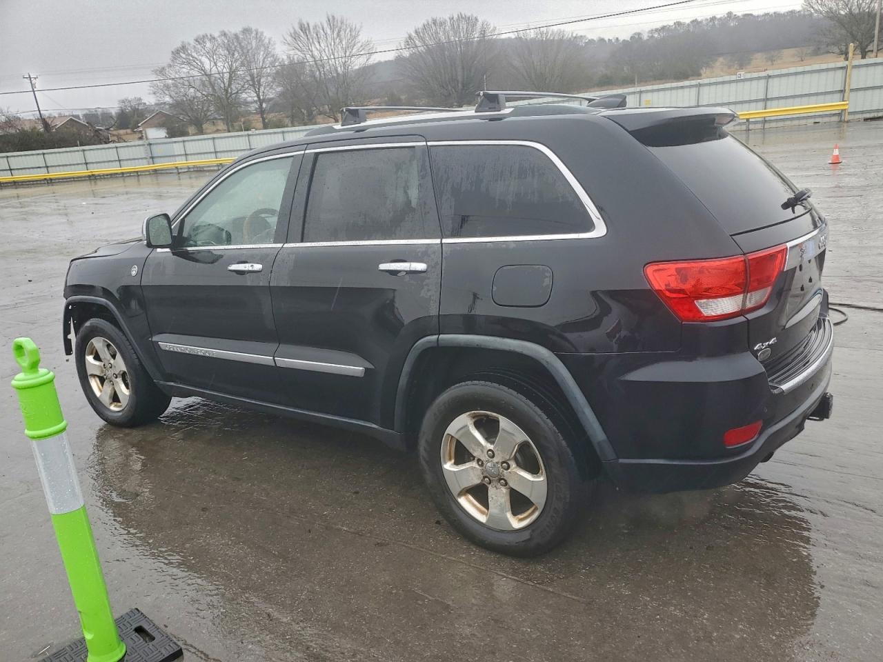 2011 JEEP GRAND CHEROKEE OVERLAND photo 2