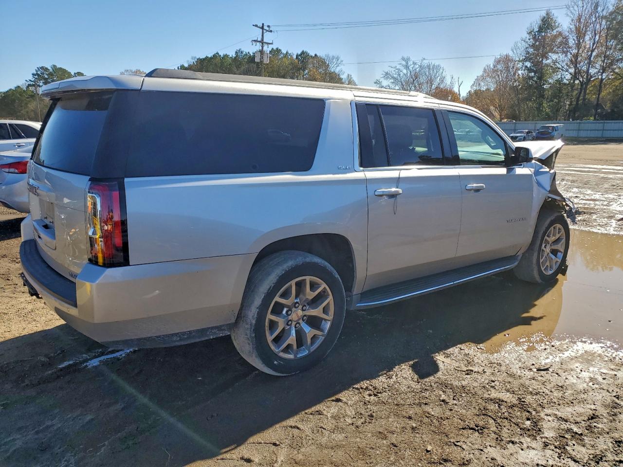 2015 GMC YUKON XL C1500 SLE photo 3