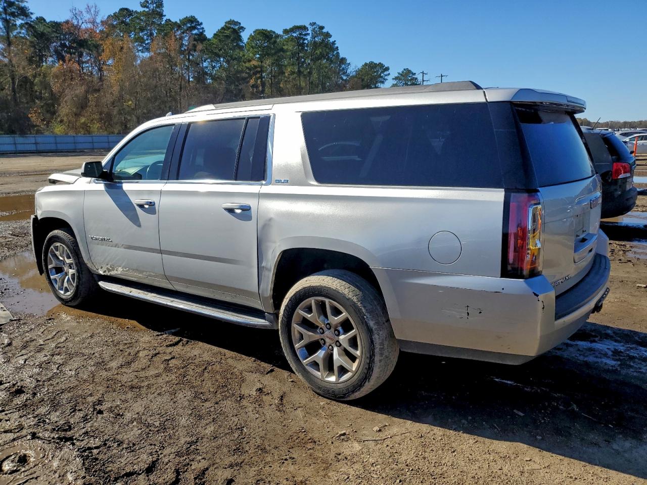 2015 GMC YUKON XL C1500 SLE photo 2
