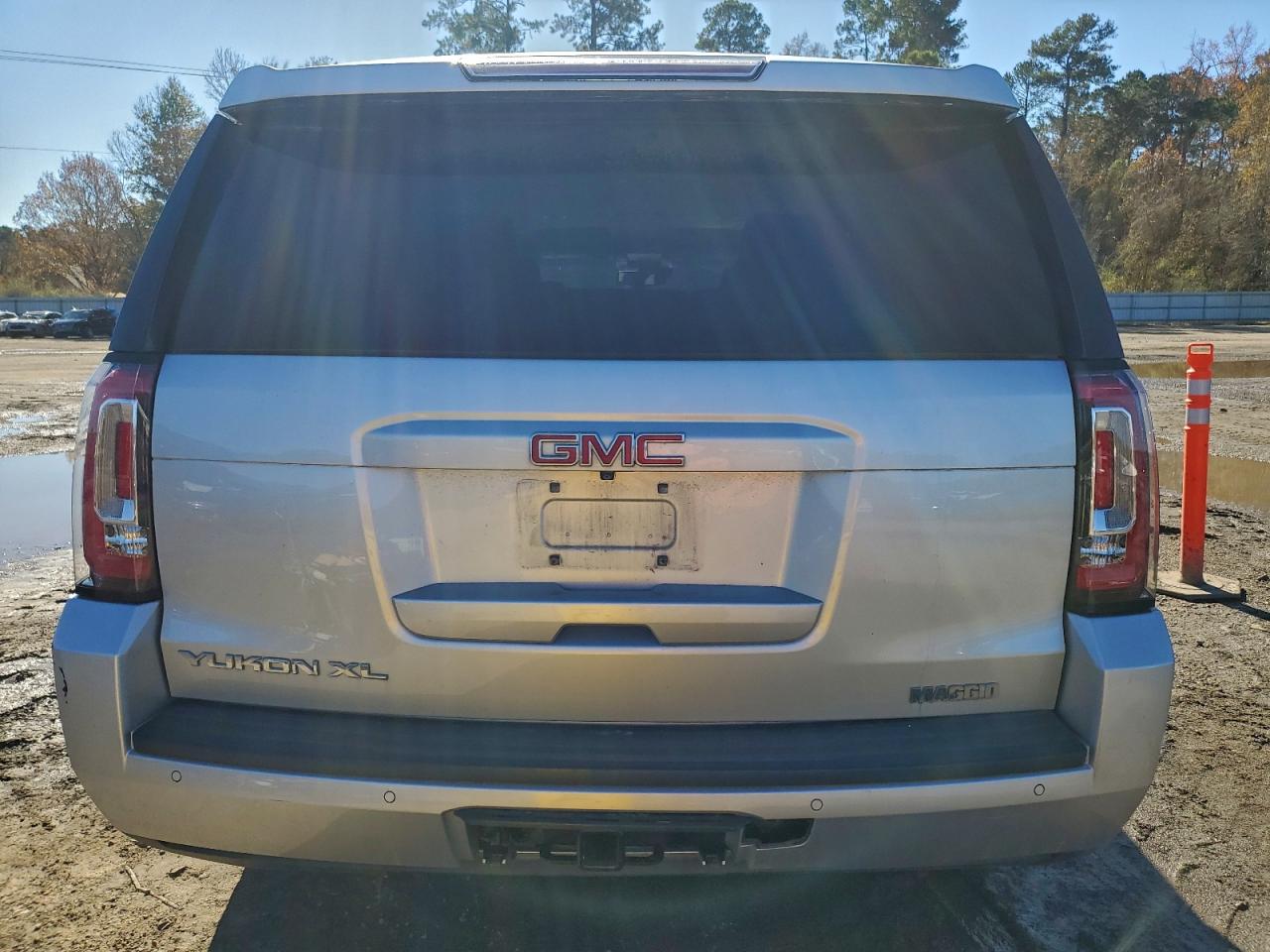 2015 GMC YUKON XL C1500 SLE photo 6