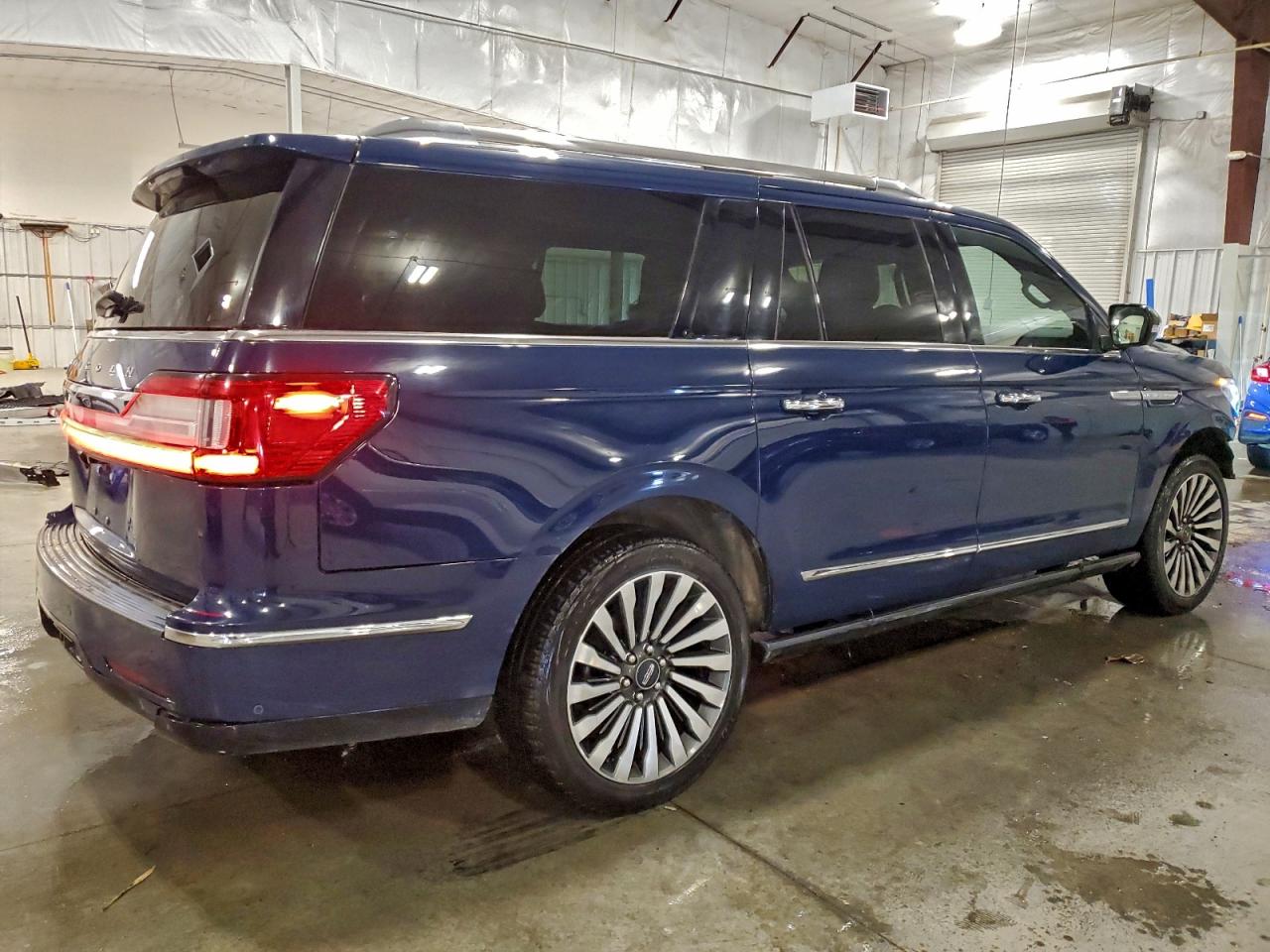 2019 LINCOLN NAVIGATOR L RESERVE photo 3